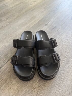 Princess Polly Black Double-Strap Buckle Slides